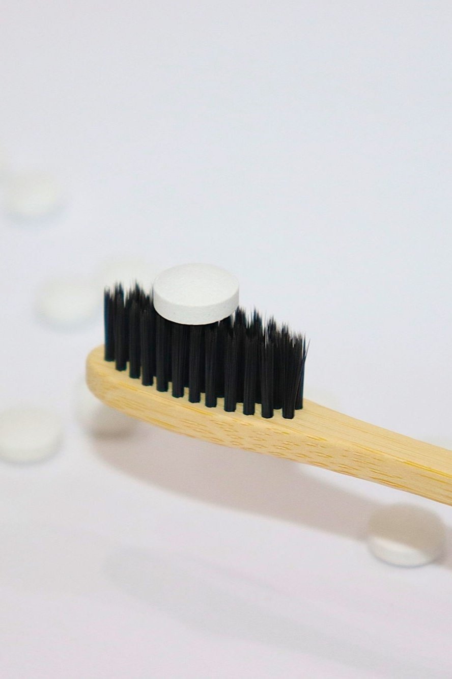 bristlo-toothpaste-tablet-on-top-of-the-bamboo-toothbrush